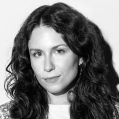 <p><strong>Aleksandra Karkosa, producer &amp; production manager, F25 Production House</strong></p>

<p>Aleksandra Karkosa to polska producentka filmowa i kierowniczka produkcji związana z branżą telewizyjną i medialną od ponad dziesięciu lat. Jej doświadczenie obejmuje zar&oacute;wno pracę za kulisami jako production manager, jak i rolę producentki w projektach komercyjnych i rozrywkowych. W 2023 roku dołączyła do zespołu produkcyjnego F25 Production House jako producentka i production manager.</p>

<p>Karierę rozpoczynała w produkcji telewizyjnej, pracując w programach rozrywkowych i reality show, w takich tytułach jak: &bdquo;Top Chef&rdquo;, &bdquo;Hell&rsquo;s Kitchen&rdquo;, &bdquo;Must Be the Music&rdquo;, &bdquo;Got to Dance&rdquo;, &bdquo;Super pies&rdquo; czy &bdquo;Zatrzymaj chwilę&rdquo;. Przez kilka lat pracowała jako freelancerka, realizując kampanie reklamowe dla dużych marek: H&amp;M, Pepsi, Mastercard, Żabka, Electrolux, Adidas i wielu innych.</p>

<p>W jej portfolio znajdują się także teledyski muzyczne i sesje zdjęciowe realizowane dla polskich artyst&oacute;w, takich jak: Mata, Karaś &amp; Rogucki, PRO8L3M &amp; Brodka, Pezet &amp; Jimek, a także sesje zdjęciowe. Realizowała kampanie reklamowe m.in. dla Yes, H&amp;M, Betclic, Pepsi, Mirinda, Rocket Jobs, Mastercard, Delio, Żabka, Belvedere, Electrolux, Adidas, BNP Paribas, Converse.&nbsp;</p>

<p>Była zaangażowana w realizację produkcji telewizyjnych i filmowych, m.in. &bdquo;Domowe rozgrywki&rdquo;, &bdquo;Polska oczami orła&rdquo; czy &bdquo;Barwy szczęścia&rdquo;, gdzie nawet zagrała epizod.</p>

<p>W 2024 roku w konkursie Crafty otrzymała wyr&oacute;żnienie w kategorii kierowniczka produkcji roku.</p>
